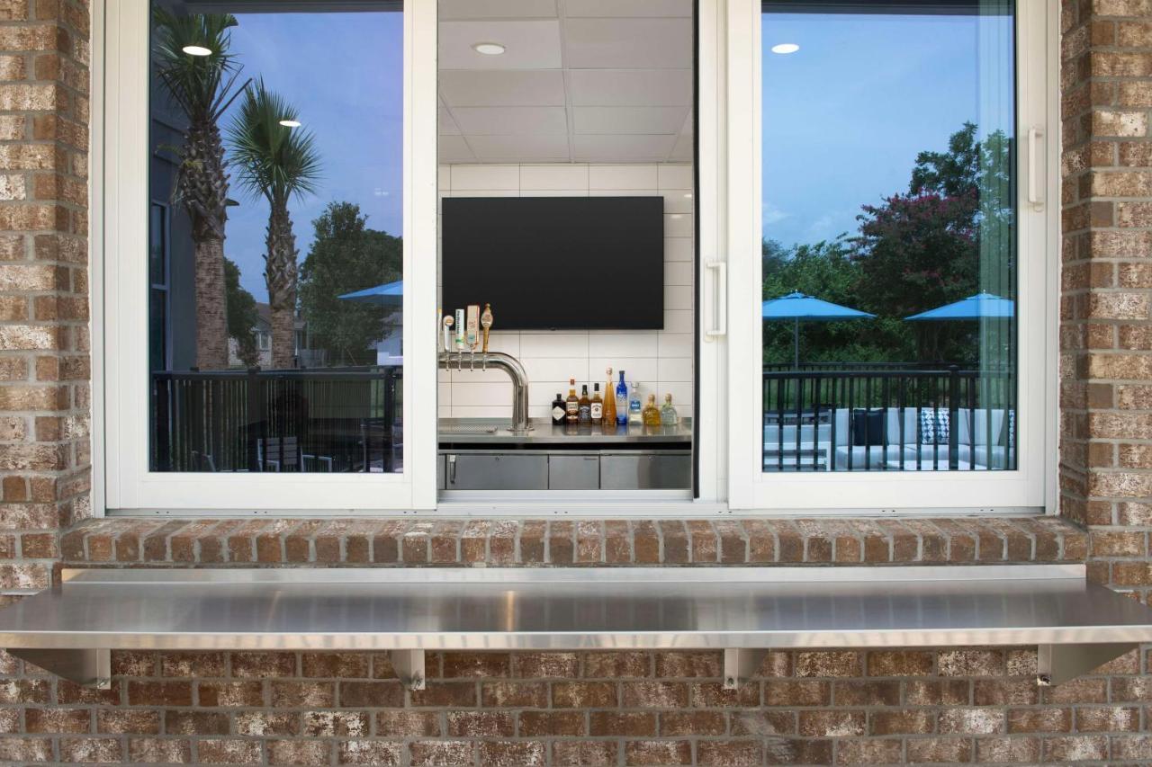 Hilton Garden Inn Pensacola Downtown Екстериор снимка