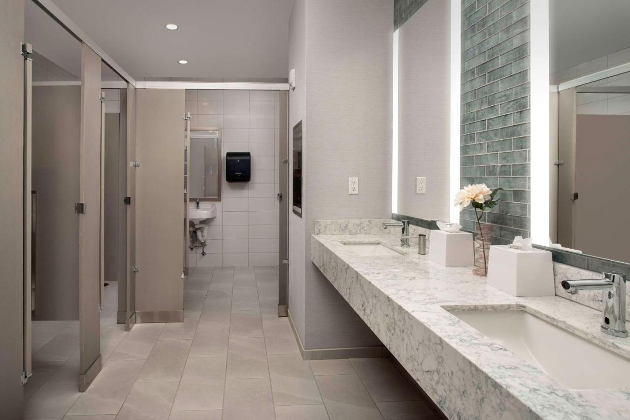 Hilton Garden Inn Pensacola Downtown Екстериор снимка