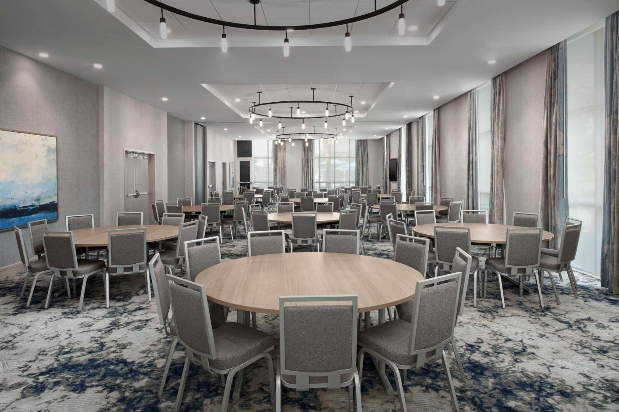 Hilton Garden Inn Pensacola Downtown Екстериор снимка